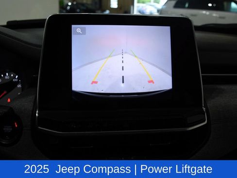 Used 2025 Jeep Compass Latitude w/ Sun & Sound Group AWD/4WD image 18
