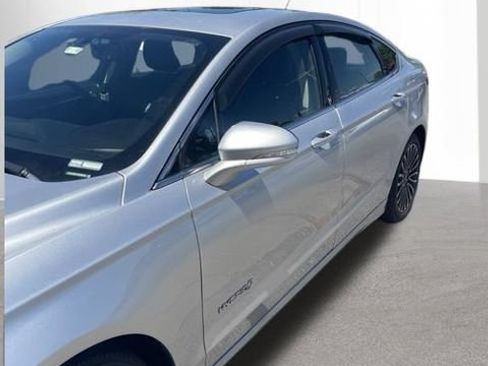 Used 2018 Ford Fusion Titanium FWD image 2