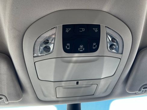 Used 2024 Chrysler Pacifica Touring-L FWD image 35