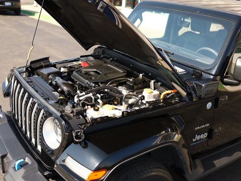 Used 2023 Jeep Wrangler Unlimited Sahara w/ Cold Weather Group AWD/4WD image 60