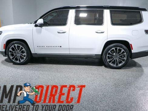 Used 2022 Jeep Grand Wagoneer Series III w/ HD Trailer Tow Package AWD/4WD image 10