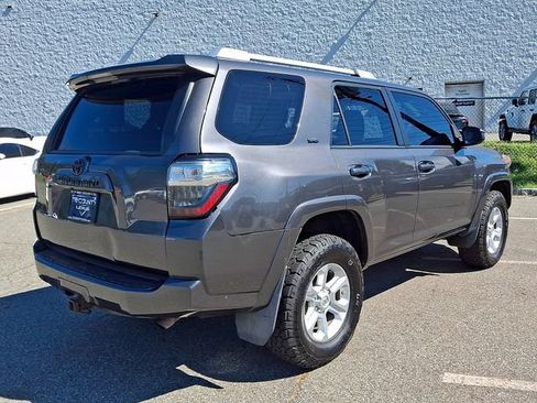 Used 2017 Toyota 4Runner SR5 AWD/4WD image 6