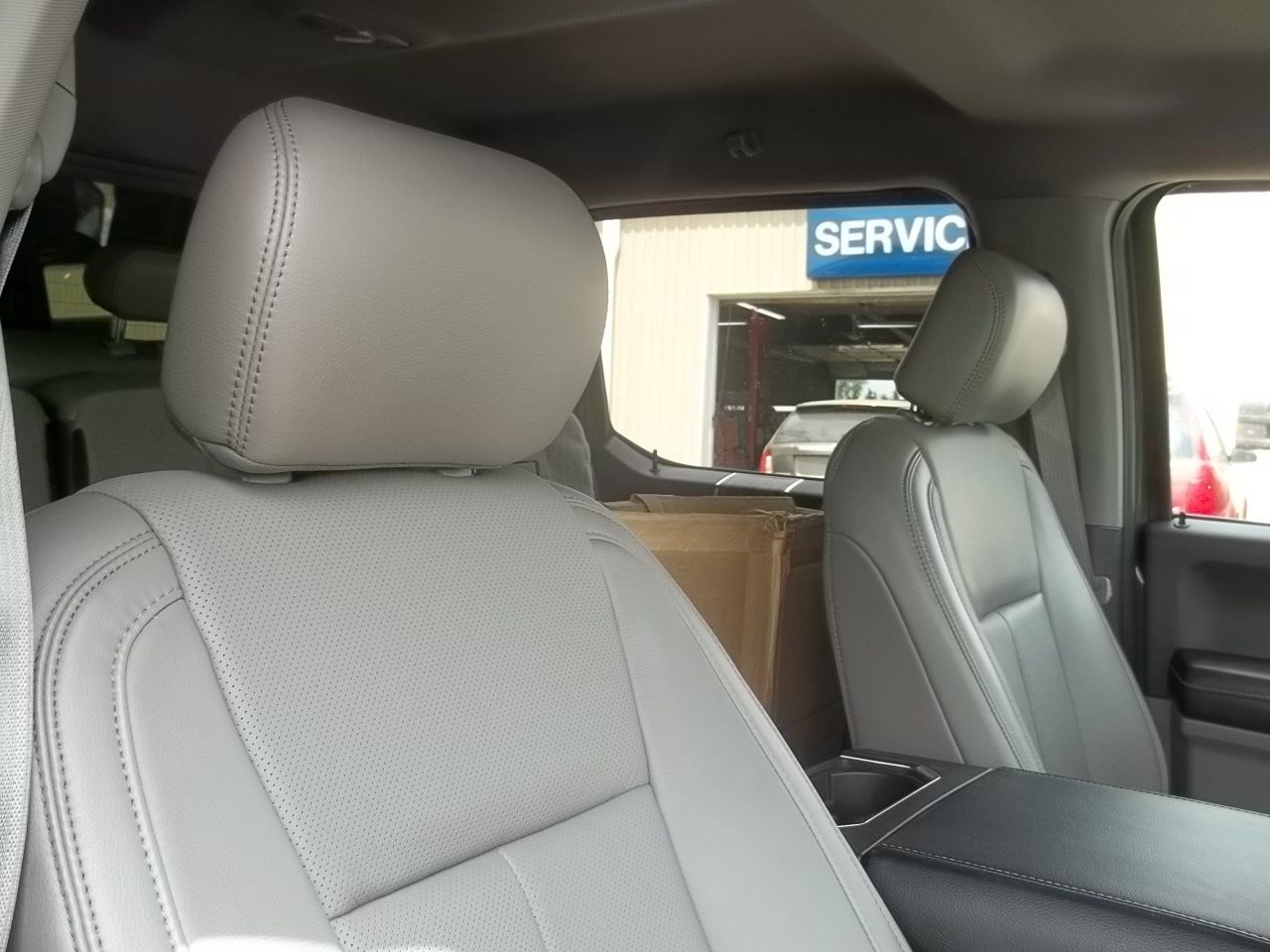 Used 2018 Ford F150 Lariat w/ Equipment Group 502A Luxury AWD/4WD image 14