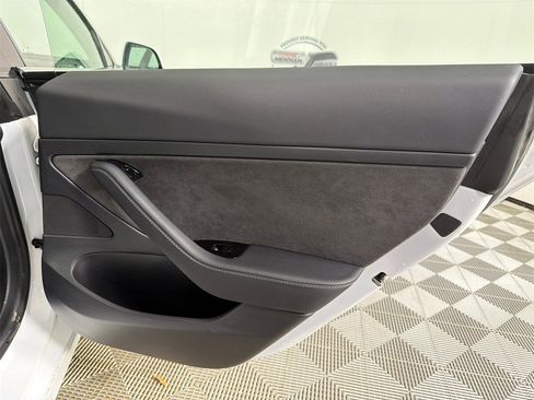 Used 2020 Tesla Model 3 Standard Range Plus image 16