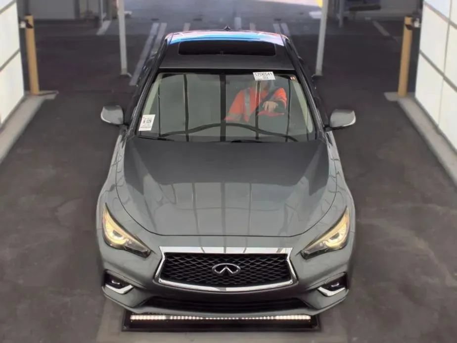 Used 2018 INFINITI Q50 Luxe RWD image 2