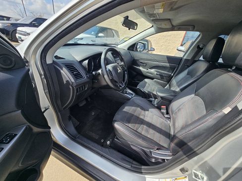 Used 2018 Mitsubishi Outlander Sport SE FWD image 9