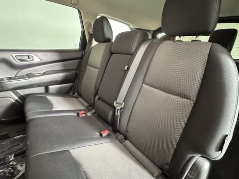 Used 2019 Nissan Pathfinder S AWD/4WD image 29