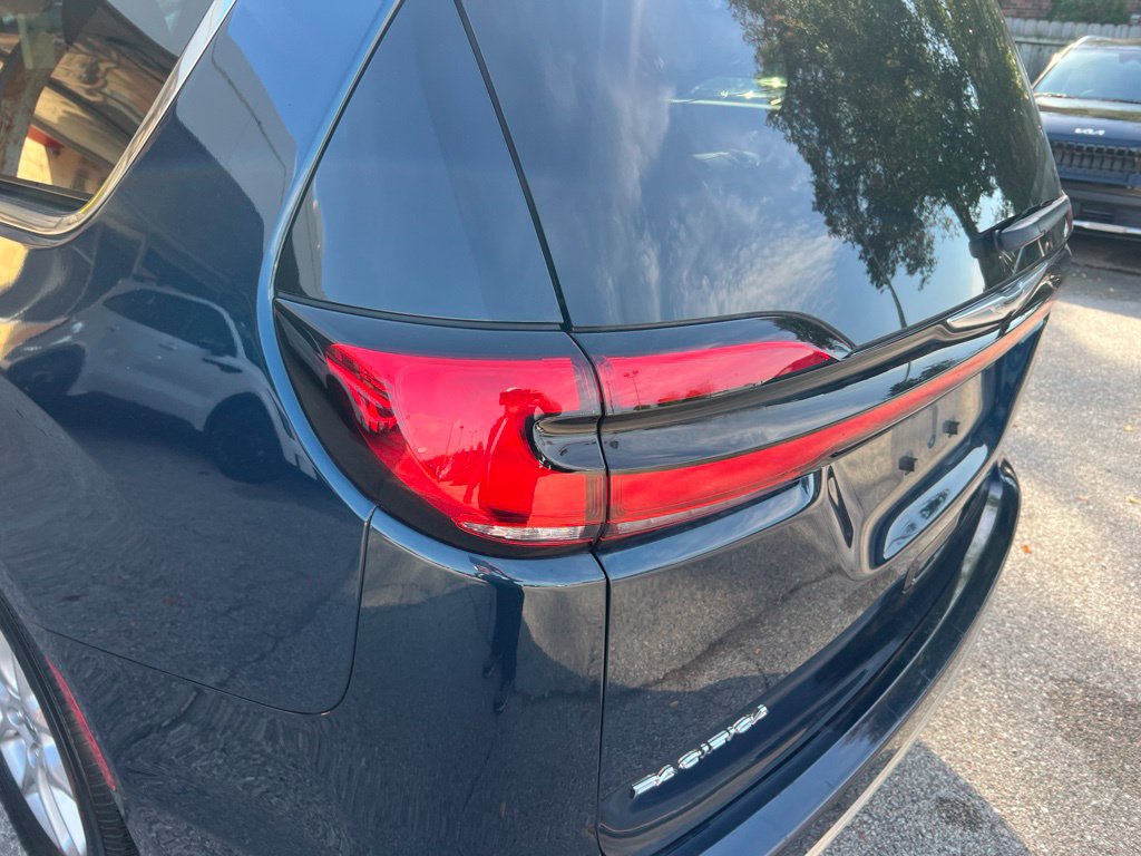Used 2024 Chrysler Pacifica Touring-L FWD image 31