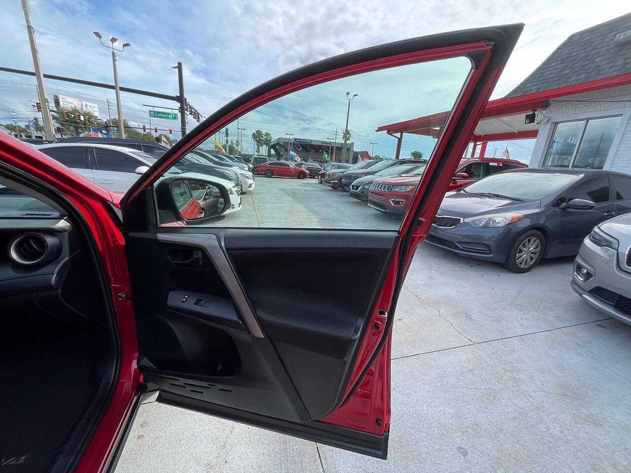 Used 2016 Toyota RAV4 LE FWD image 15