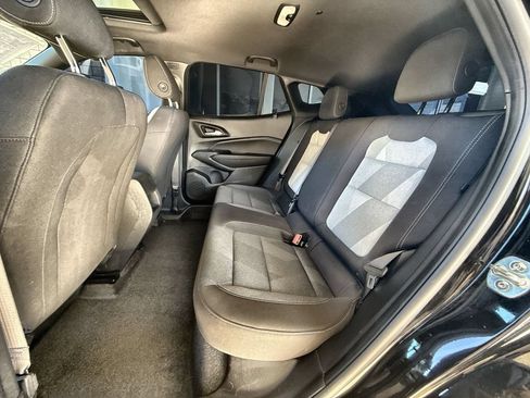 Used 2025 Chevrolet Trax RS w/ Sunroof Package FWD image 23