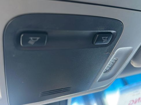 Used 2018 Toyota Camry SE FWD image 19