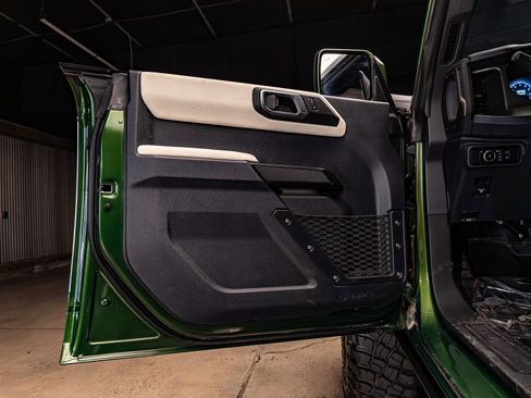 Used 2025 Ford Bronco Badlands image 29