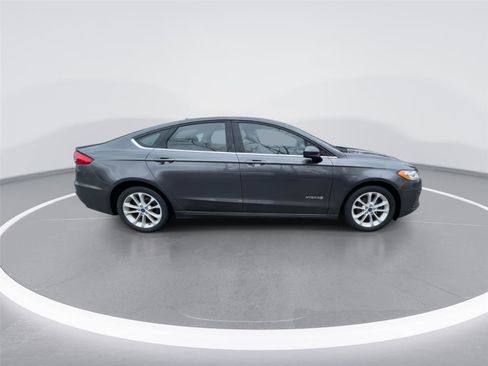 Used 2019 Ford Fusion SE image 9