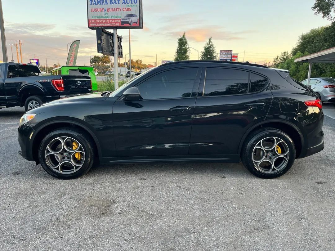 Used 2018 Alfa Romeo Stelvio Sport w/ Quick Order Package 22J Sport AWD/4WD image 8