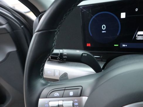 Used 2024 Hyundai Kona SEL image 30