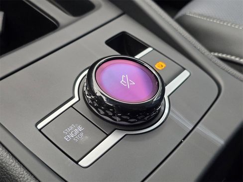 New 2025 Volkswagen Tiguan SE image 14