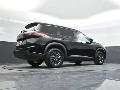 Used 2024 Nissan Rogue S image 42