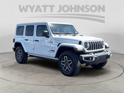 Used 2025 Jeep Wrangler Unlimited Sahara AWD/4WD image 7