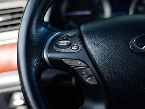 Used 2017 INFINITI Q70 3.7 image 28