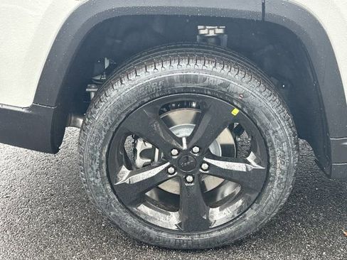 New 2025 Jeep Grand Cherokee L Limited image 18