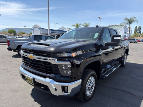 Used 2025 Chevrolet Silverado 2500 LT w/ Convenience Package AWD/4WD image 4