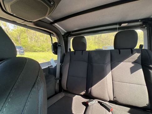 Used 2023 Jeep Wrangler Sport AWD/4WD image 13