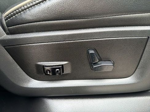 Used 2020 RAM 2500 Laramie w/ Night Edition image 16