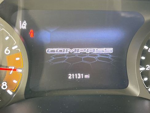 Used 2022 Jeep Compass Latitude AWD/4WD image 12