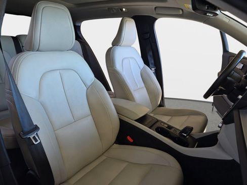 Used 2019 Volvo XC40 T5 Momentum AWD/4WD image 12