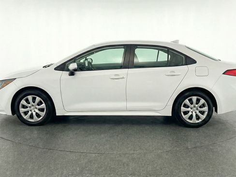 Used 2025 Toyota Corolla LE image 5