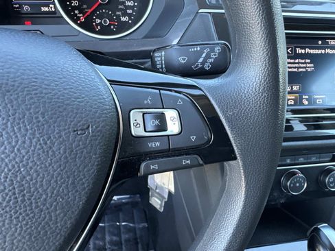Used 2021 Volkswagen Tiguan S image 29