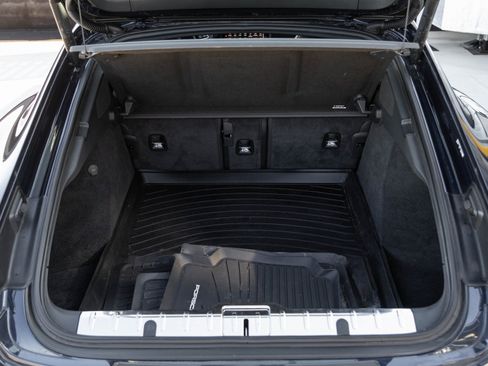 Used 2023 Porsche Panamera 4 Platinum Edition image 31