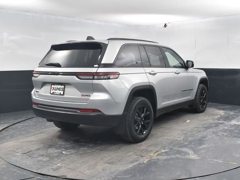New 2026 Jeep Grand Cherokee Altitude AWD/4WD image 9