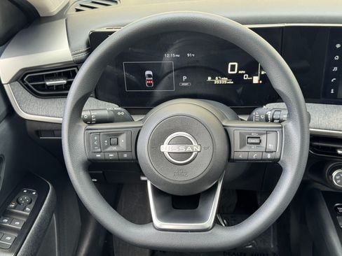 Used 2025 Nissan Kicks SV w/ SV Premium Package FWD image 18