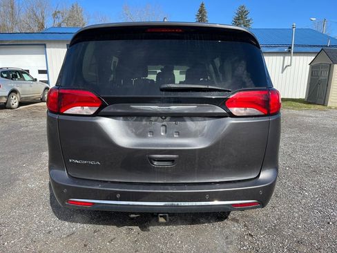 Used 2017 Chrysler Pacifica Touring-L Plus w/ Advanced Safetytec Group FWD image 6