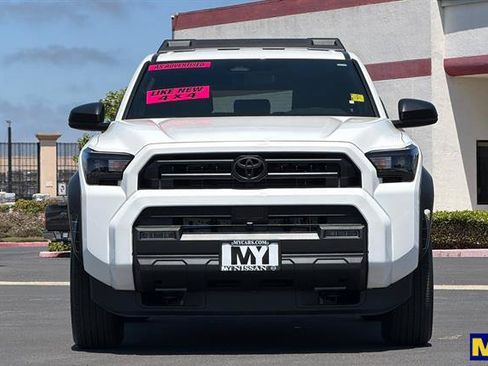 Used 2025 Toyota 4Runner SR5 AWD/4WD image 9