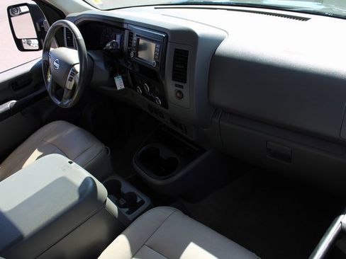 Used 2016 Nissan NV 3500 SL image 21