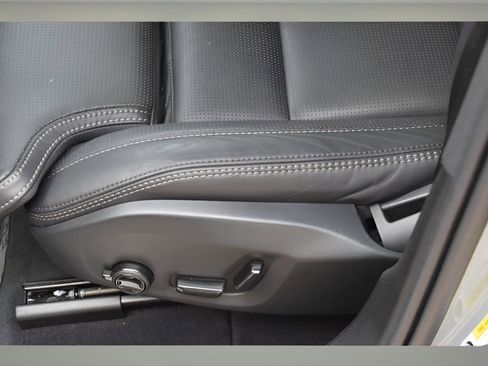 Certified 2025 Volvo XC60 B5 Ultra w/ Protection Package Premier image 34