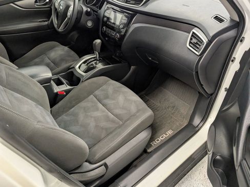 Used 2016 Nissan Rogue S w/ Appearance Package image 34