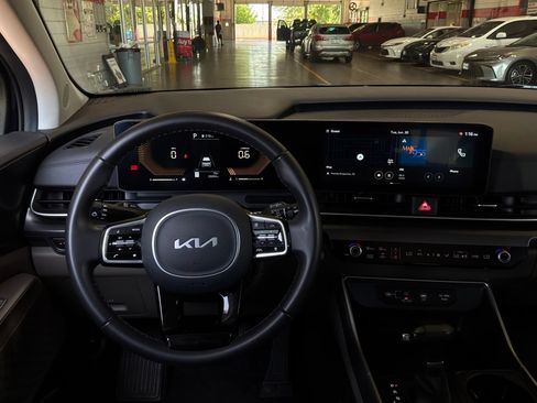 Used 2026 Kia Carnival FWD image 15