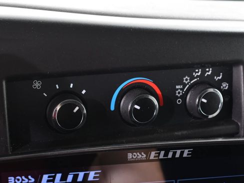 Used 2018 Chevrolet Express 2500 w/ Driver Convenience Package RWD image 25