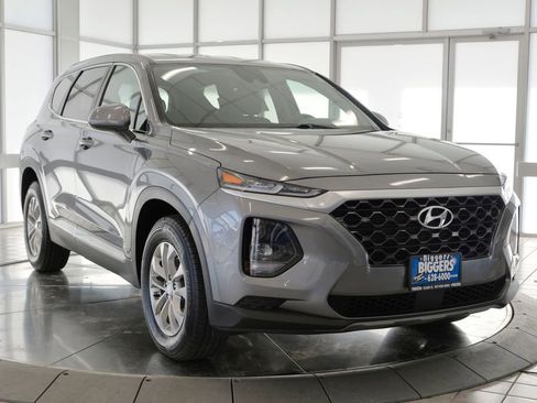 Used 2019 Hyundai Santa Fe SE image 2
