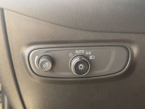 Used 2018 Chevrolet Equinox LT FWD image 18