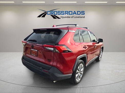 Used 2021 Toyota RAV4 XLE Premium image 5