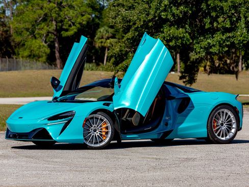 New 2025 McLaren Artura Performance image 4