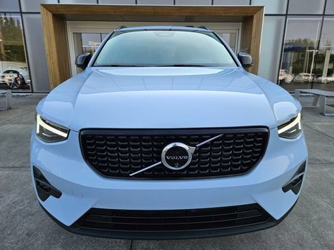 Used 2024 Volvo XC40 B5 Ultimate w/ Climate Package AWD/4WD image 2