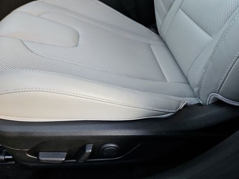 Used 2025 Hyundai Elantra Limited image 21