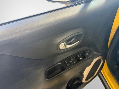Used 2017 Jeep Renegade Sport w/ Power & Air Group image 14