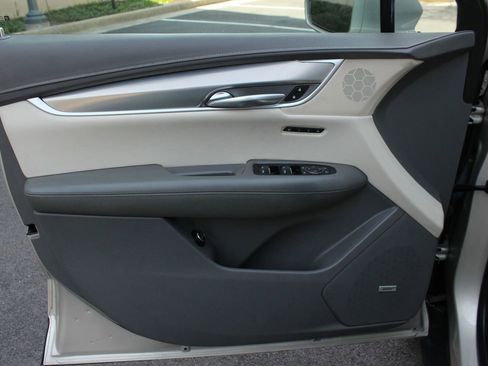 Used 2017 Cadillac XT5 Luxury w/ Driver Awareness Package image 15