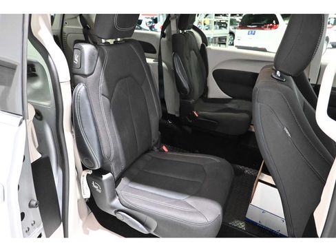Used 2024 Chrysler Voyager LX FWD image 17